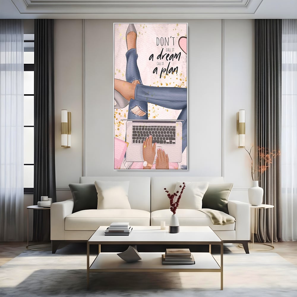 Tablou canvas cu ilustratie digitala cu femeie la laptop, in rama de aluminiu argintiu, pe perete intr-un living